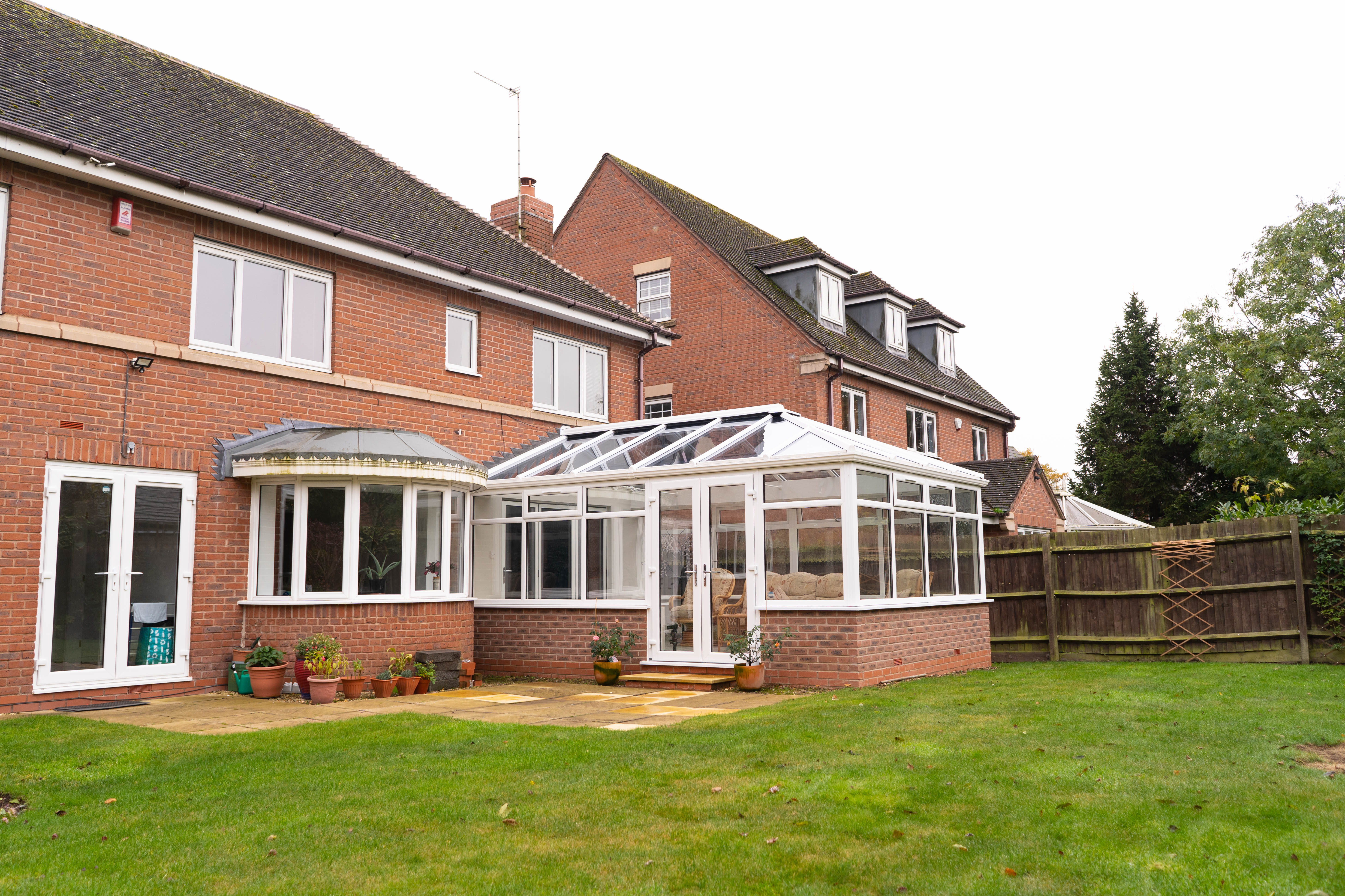 How to clean a conservatory roof safely? 