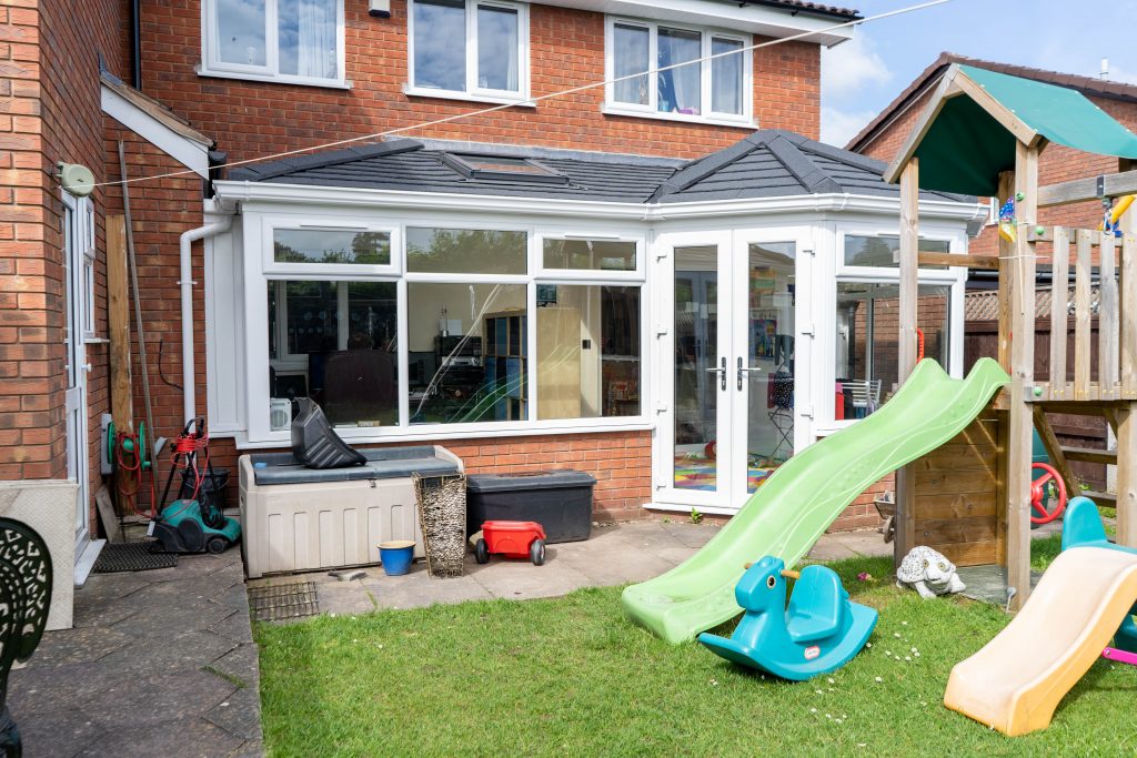 Comparison of Tiled Roofs and Solid Panels for Conservatories