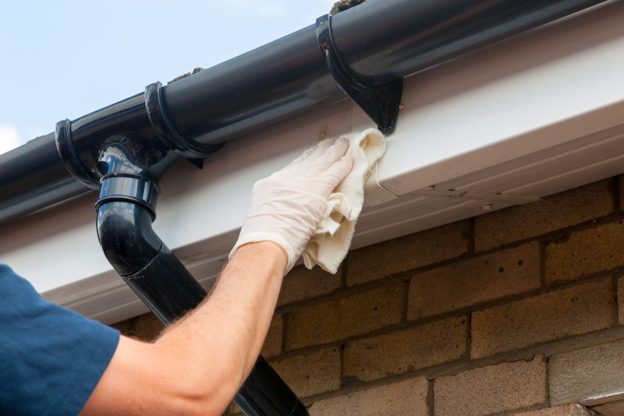 roofGuttering-banner-page-min